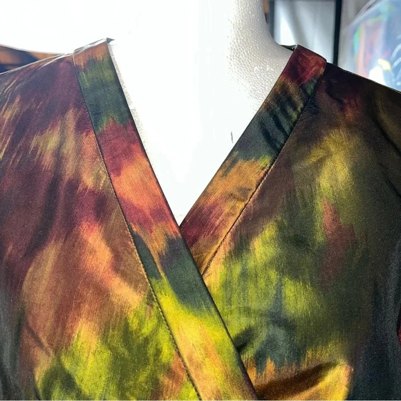 Lafayette 148 New York 100% Silk Iridescent Multicolored Wrap Blouse Size 12 - Picture 5 of 11